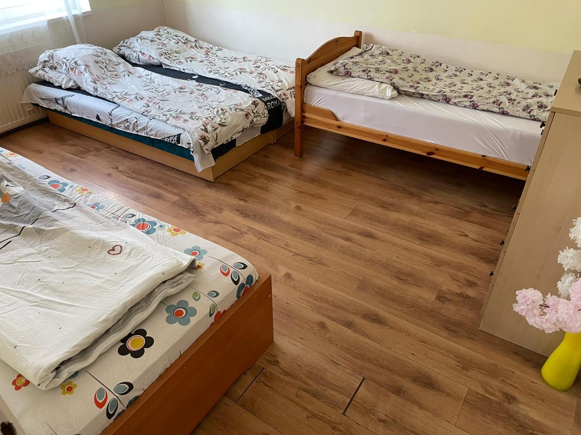 Red Locomotive Apartment Budapest Bagian luar foto