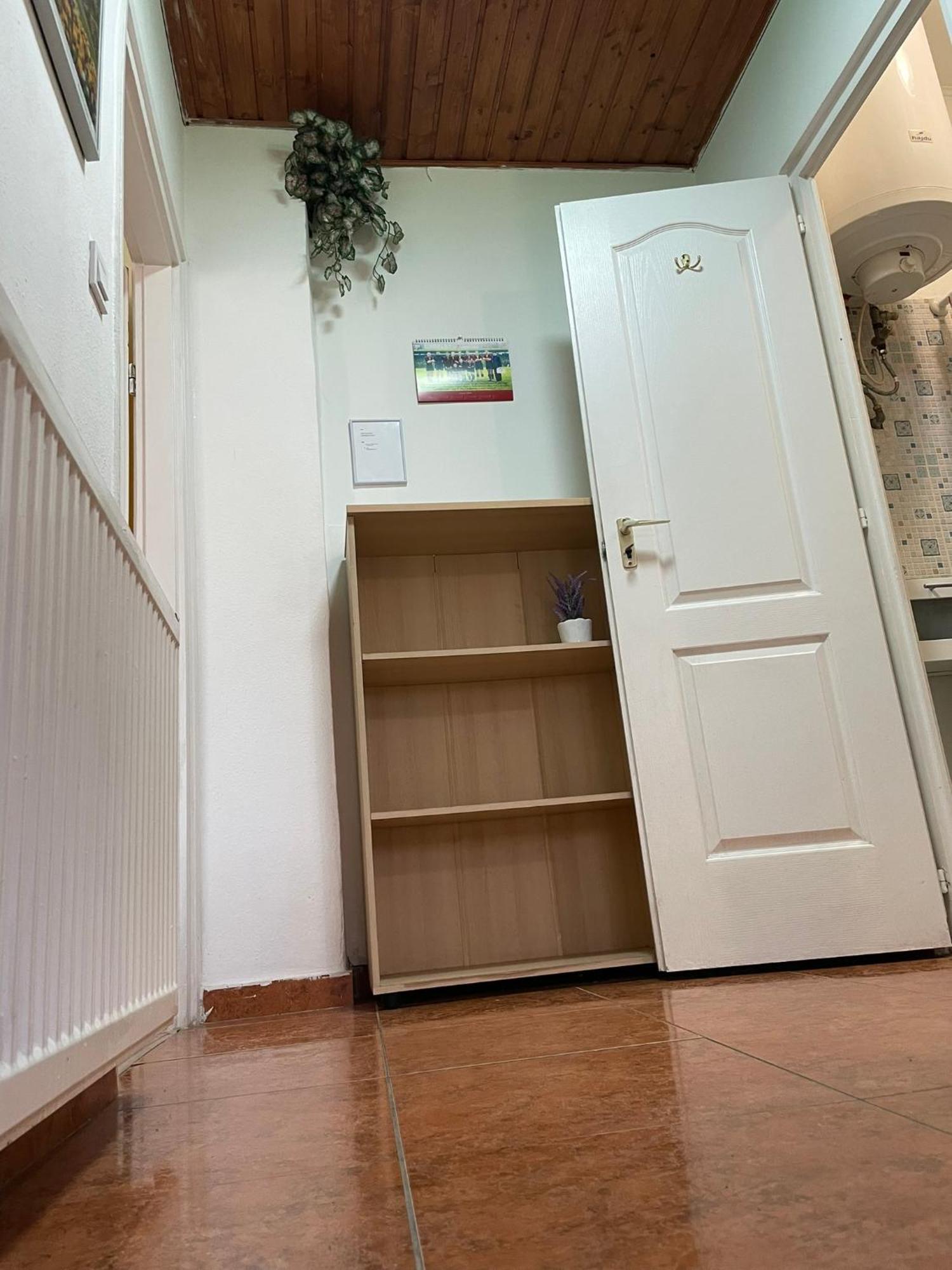 Red Locomotive Apartment Budapest Bagian luar foto